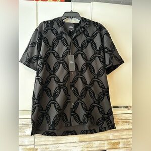 NWT. DRILL mens black short sleeve shirt in size M